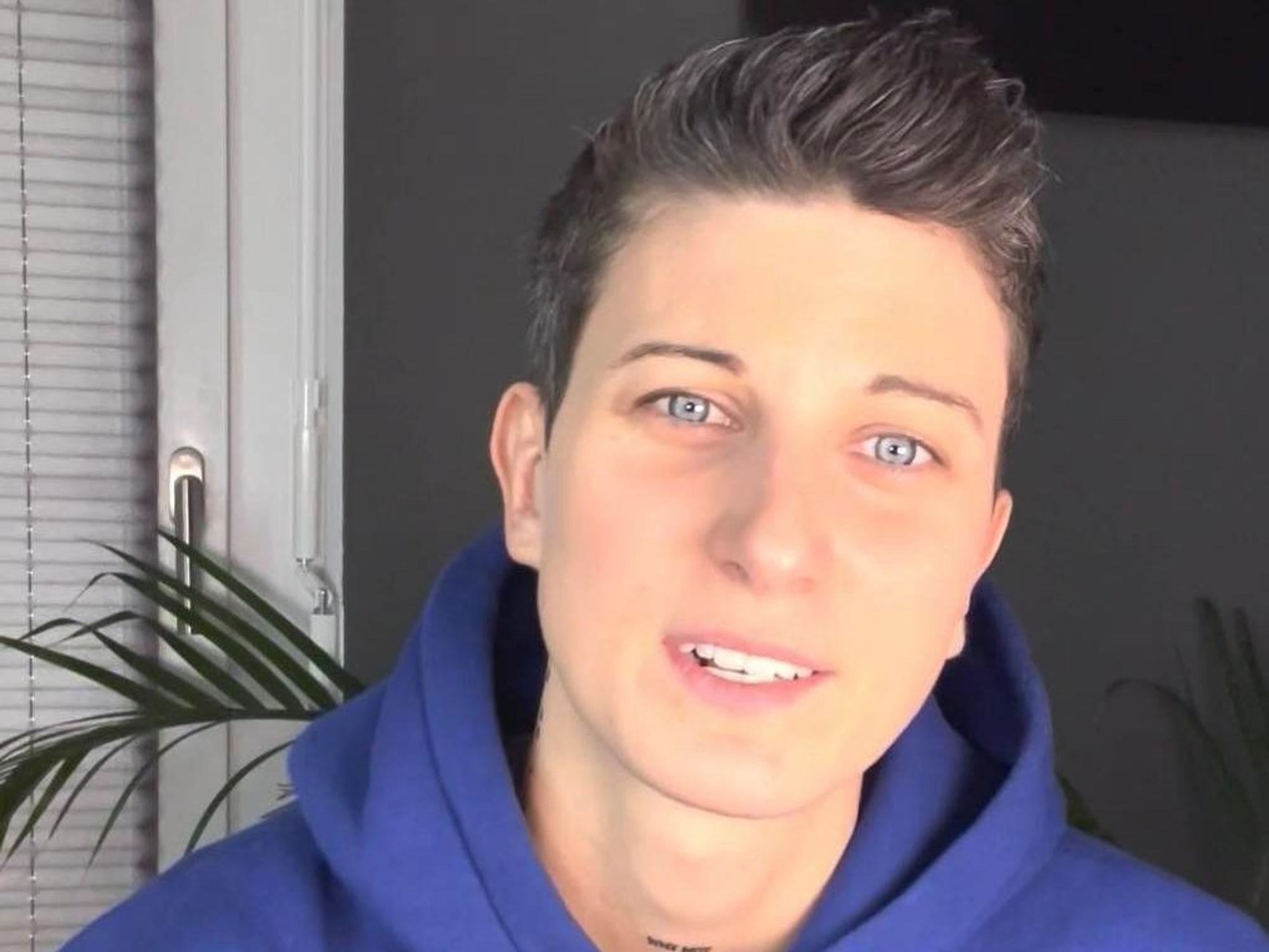 Caro Konrad von „Princess Charming” spricht auf dem queeren TikTok-Account von EXPRESS.de über ihr Coming-out mit 17 Jahren.
