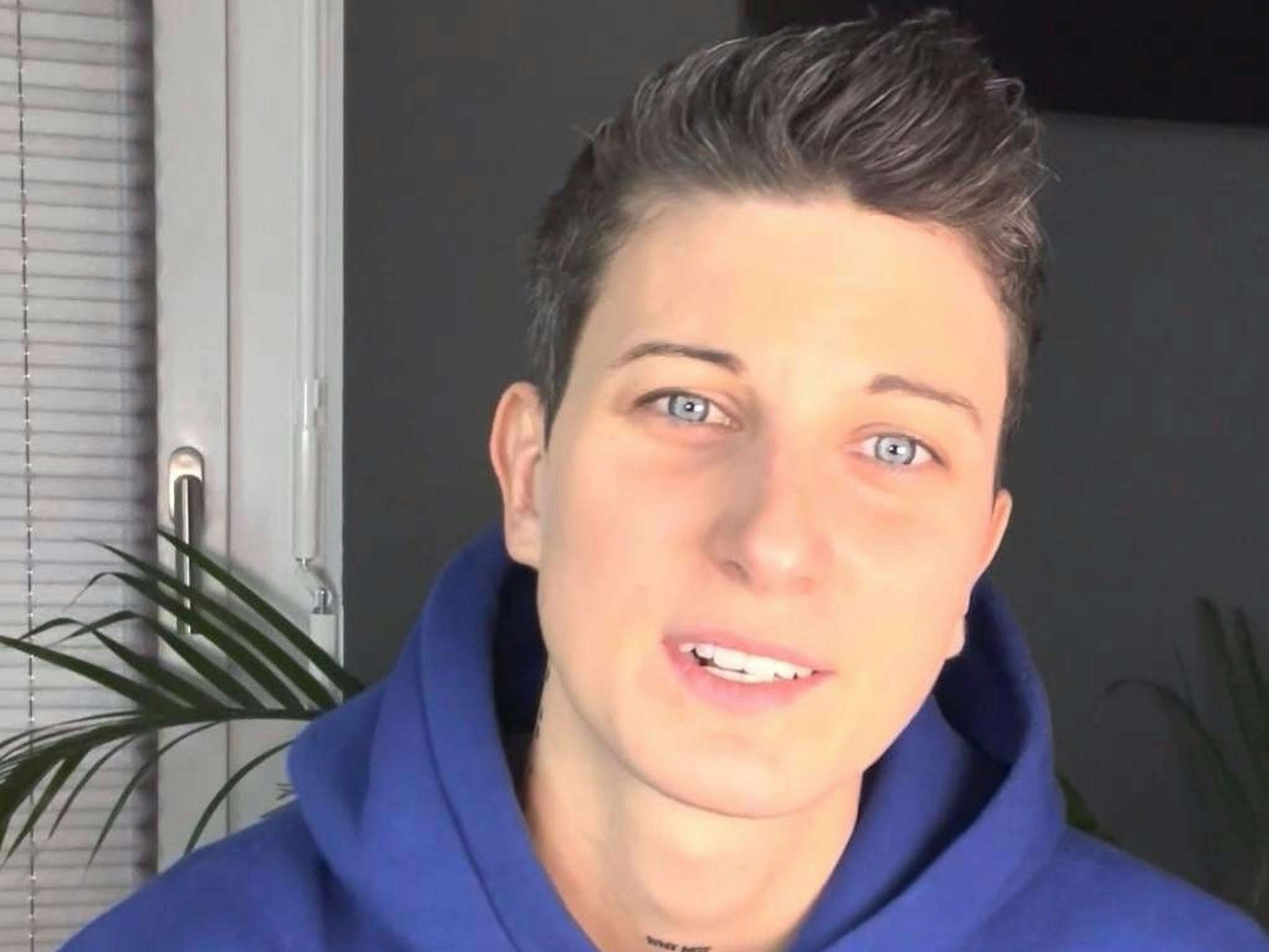 Caro Konrad von „Princess Charming” spricht auf dem queeren TikTok-Account von EXPRESS.de über ihr Coming-out mit 17 Jahren.