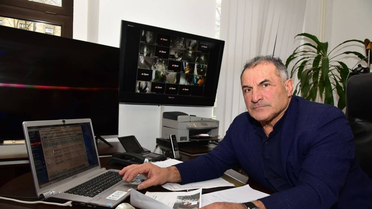 Yahya Firat, Kölner Disco-König, in seinem Büro.