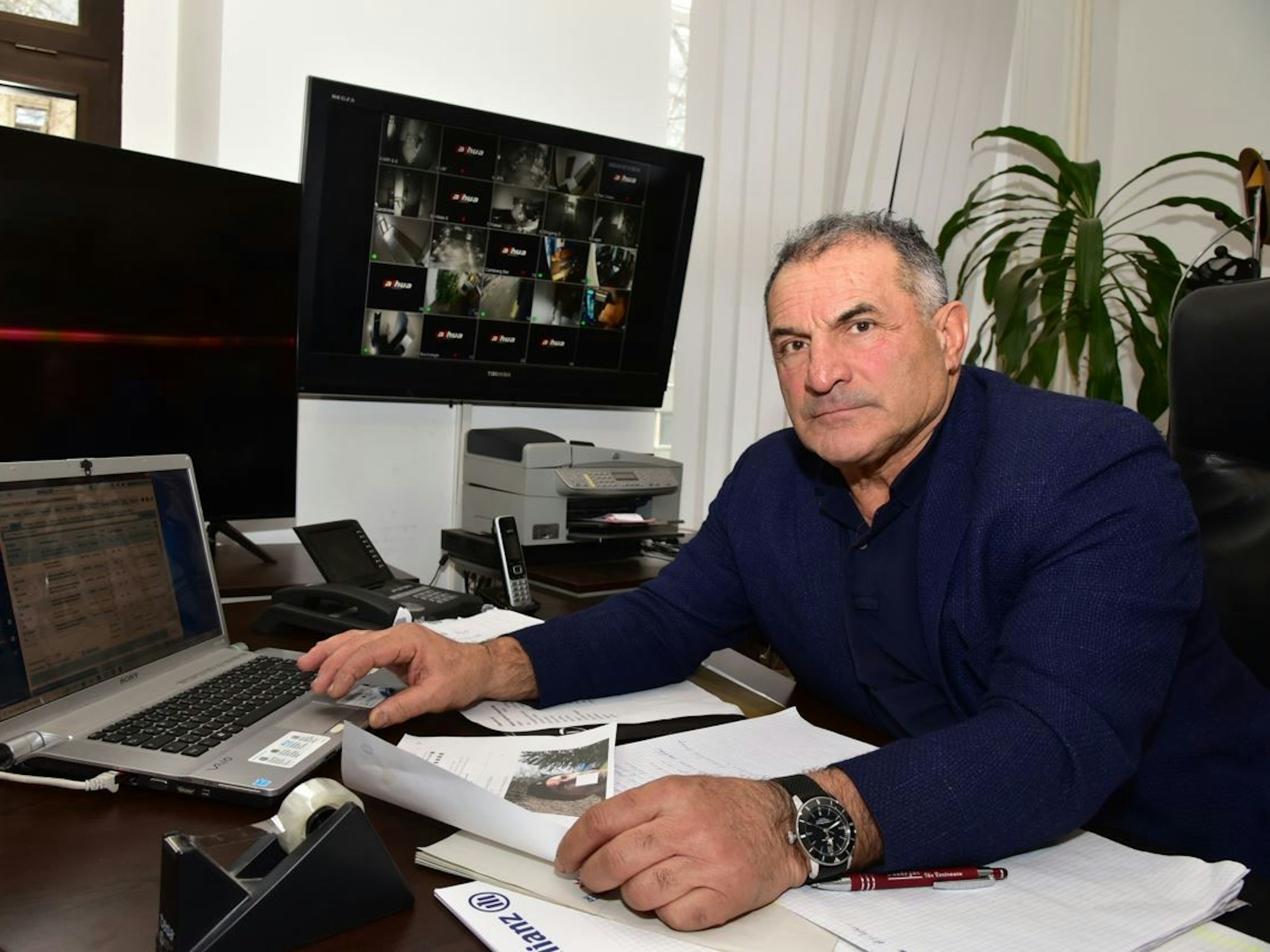 Yahya Firat, Kölner Disco-König, in seinem Büro.