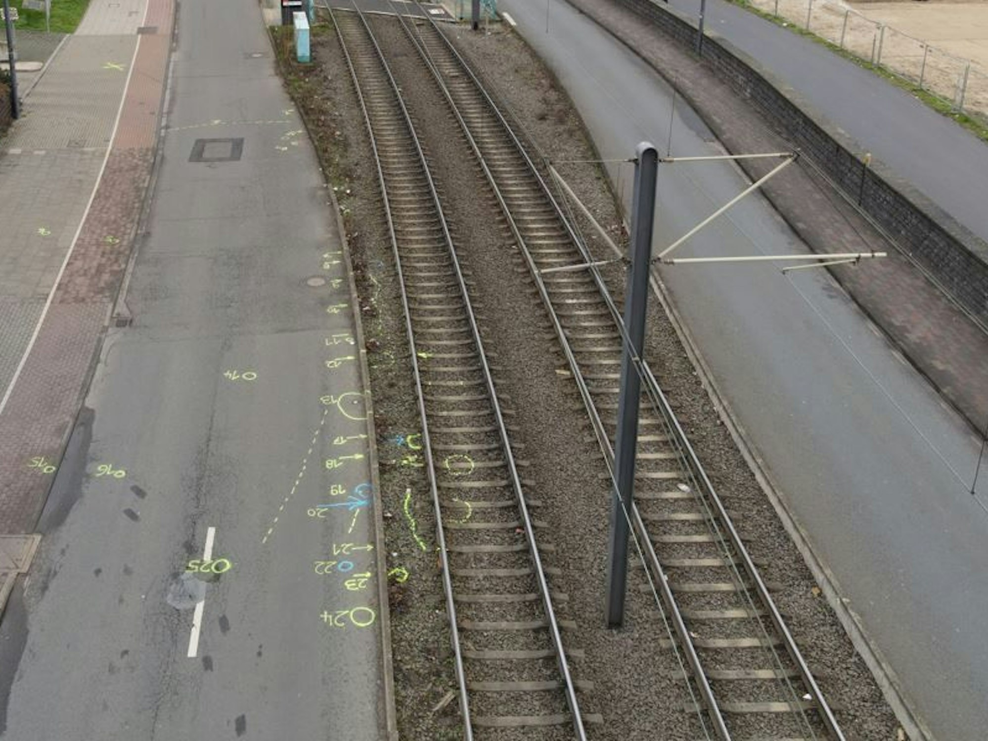 Die Siegburger Straße in Köln: Hier hat ein Mercedes-Fahrer einen 62-Jährigen getötet und liegen lassen.