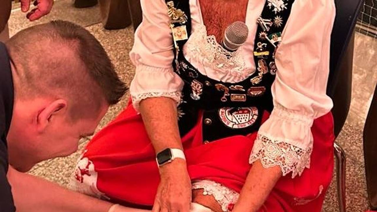Eine klaffende Wunde bei Marita Köllner musste den ganzen Freitagabend (20. Januar) behandelt werden.