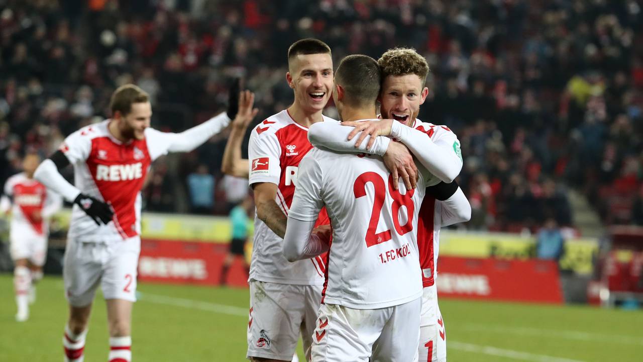 Die Profis des 1. FC Köln feiern den 7:1-Sieg gegen den SV Werder Bremen am Samstag (21. Januar 2023).