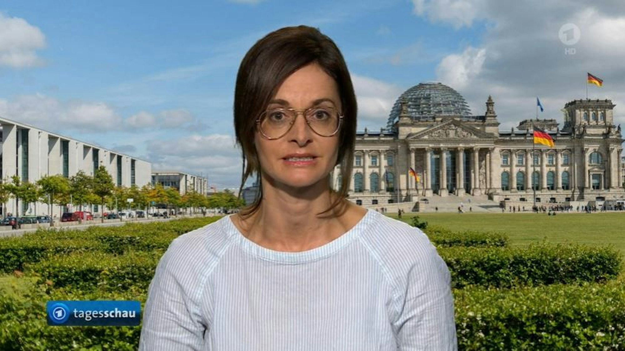 Iris Sayram 2018 bei einer Schalte für die ARD.