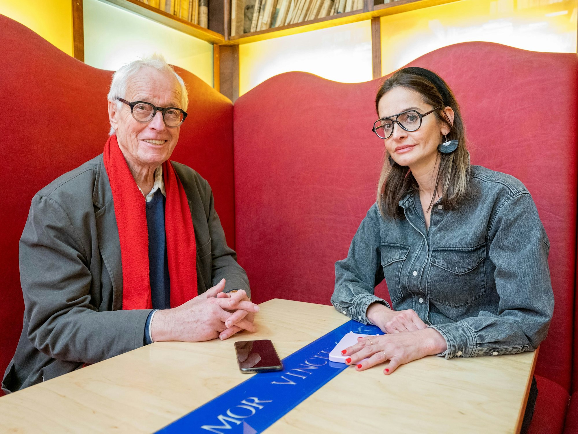 Iris Sayram im Gespräch mit EXPRESS-Reporter Horst Stellmacher.