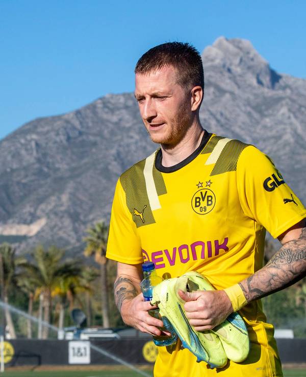 Marco Reus geht im Trainingslager von Borussia Dortmund in Marbella über den Platz.