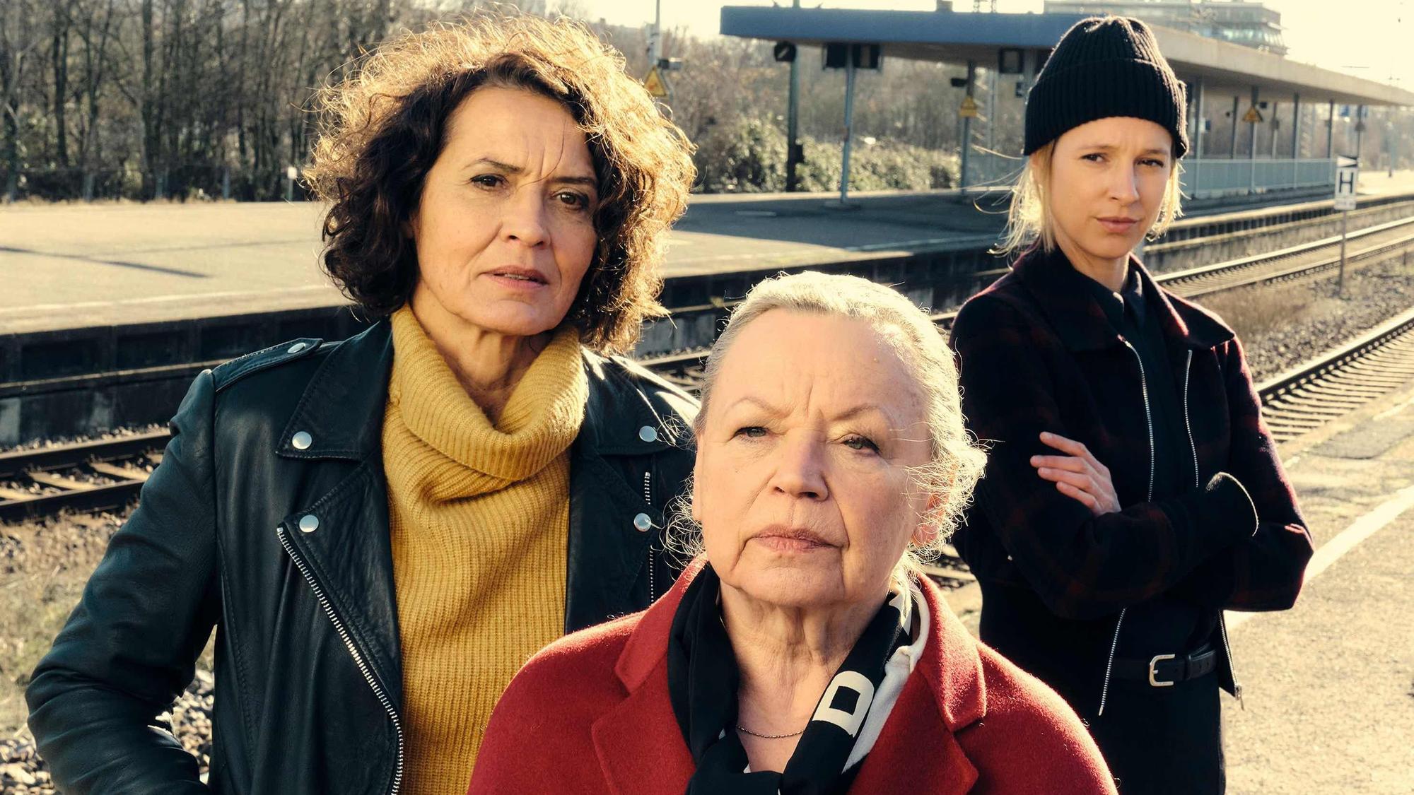 Lena Odenthal (Ulrike Folkerts), Johanna Stern (Lisa Bitter) mit Nikola Odenthal (Ursula Werner), zu Besuch in Ludwigshafen.