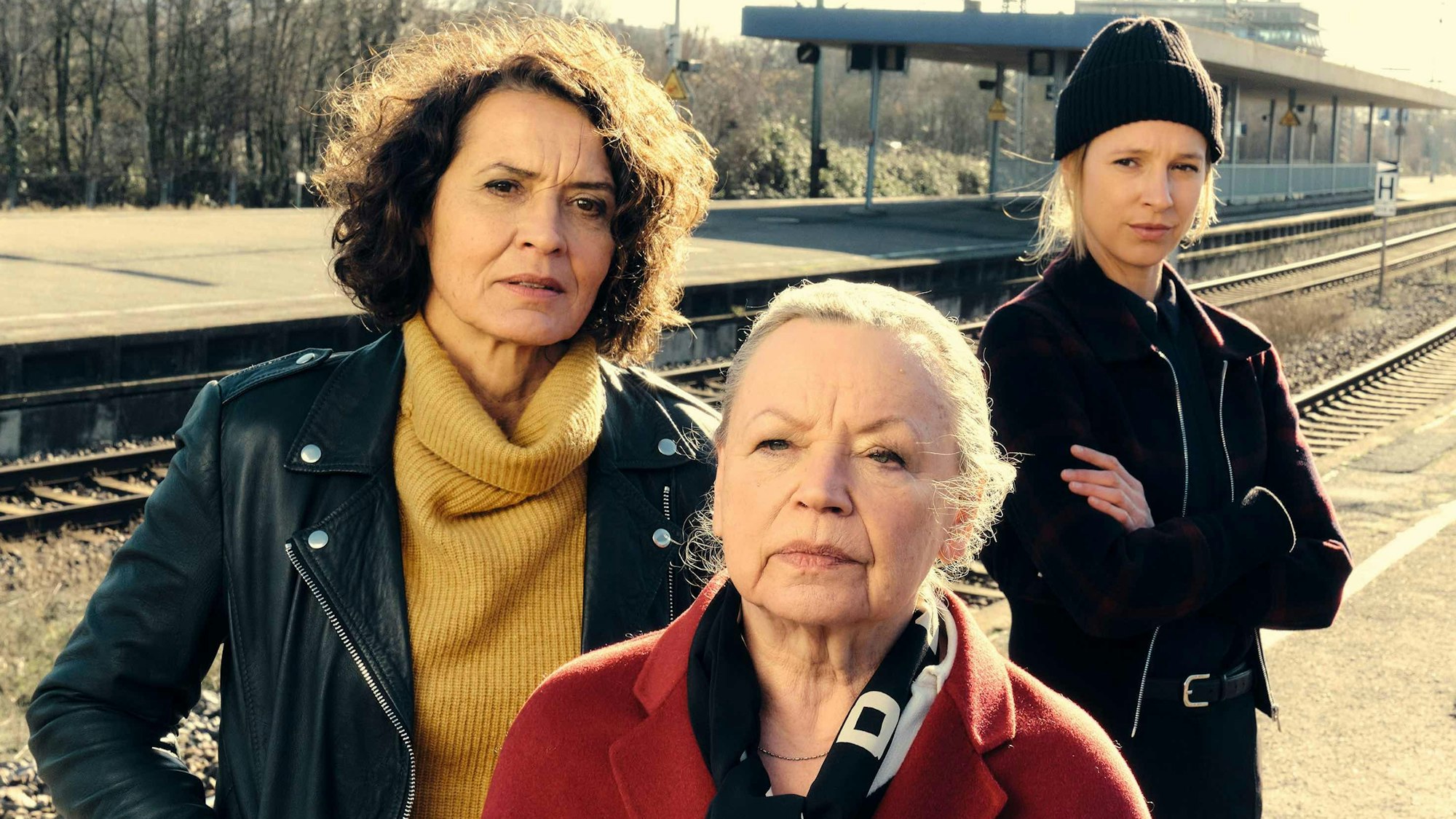 Lena Odenthal (Ulrike Folkerts), Johanna Stern (Lisa Bitter) mit Nikola Odenthal (Ursula Werner), zu Besuch in Ludwigshafen.