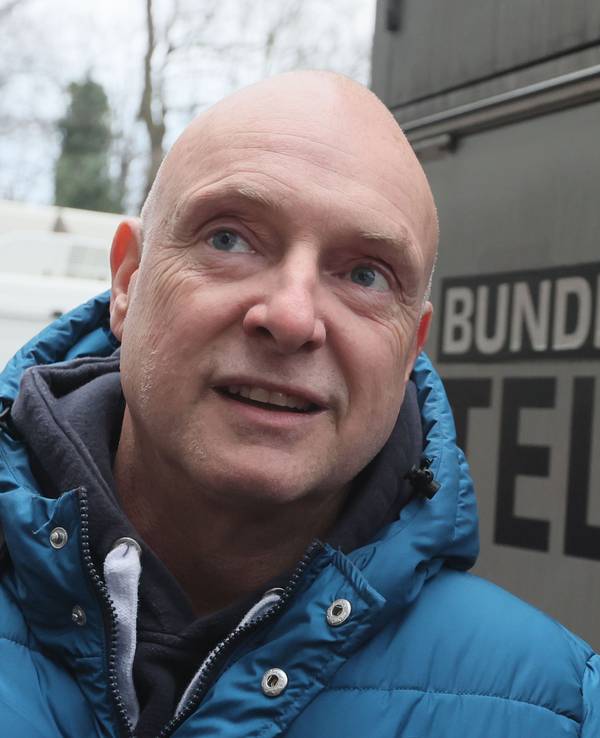 Frank Buschmann guckt nachdenklich.