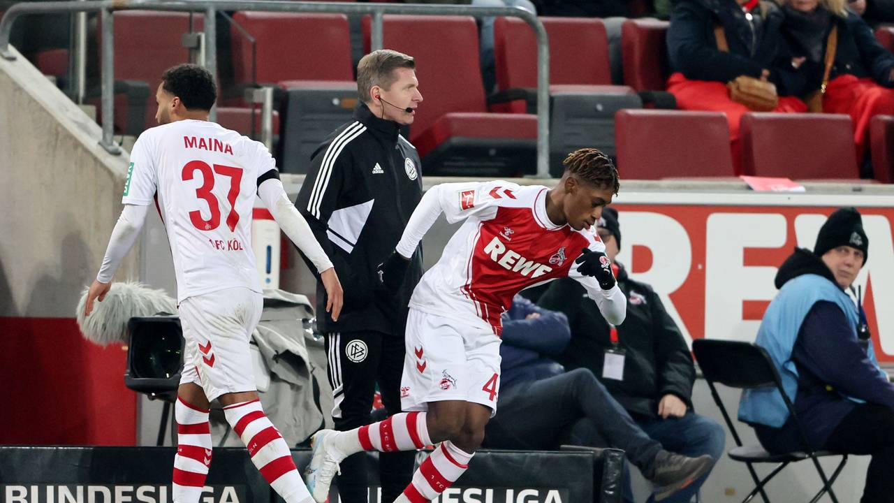 Justin Diehl wird beim Bundesliga-Spiel 1. FC Köln gegen Werder Bremen für Linton Maina eingewechselt.