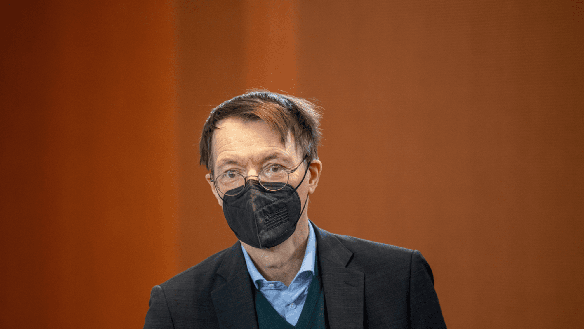 Karl Lauterbach (SPD), Bundesminister für Gesundheit, kommt zur wöchentlichen Sitzung des Bundeskabinetts im Kanzleramt.