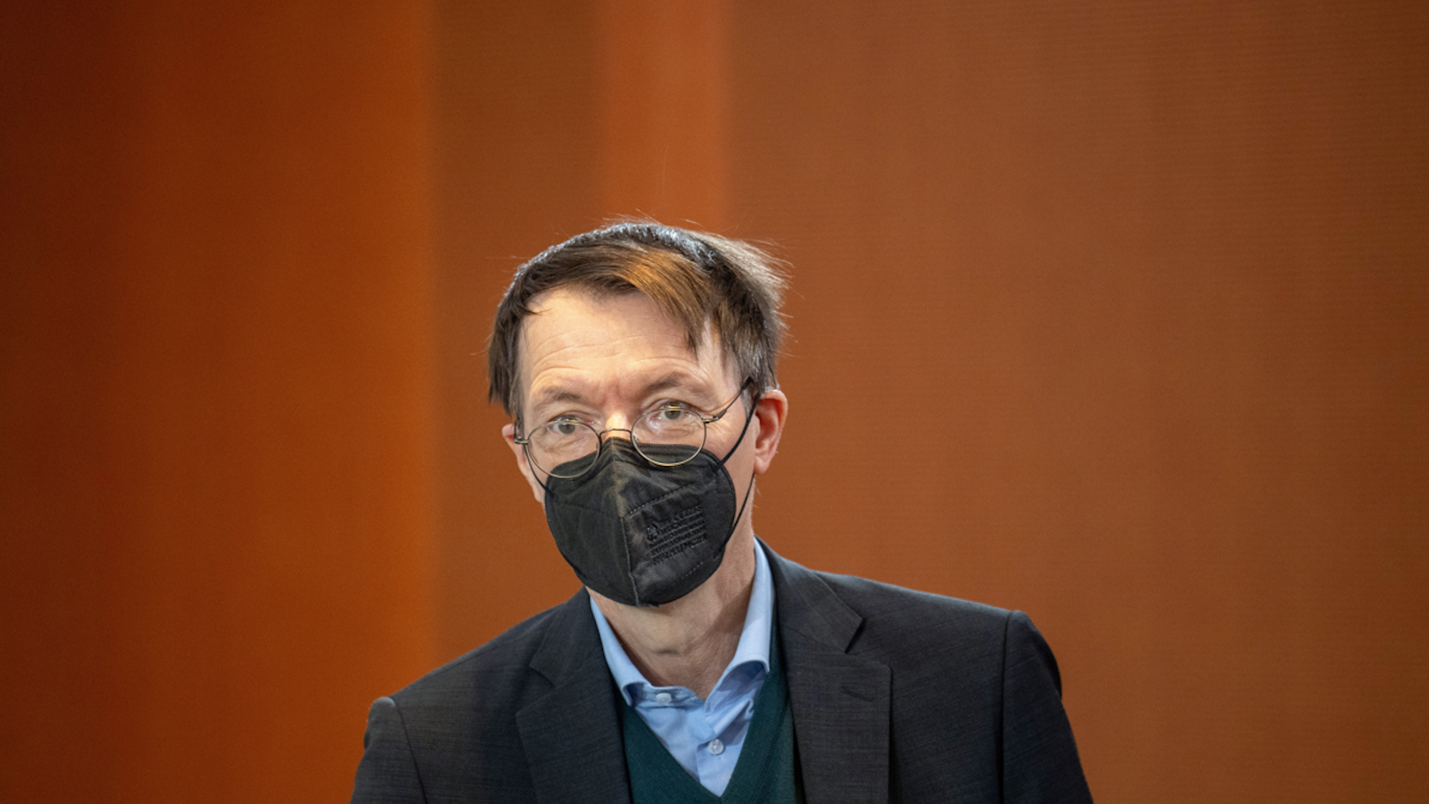 Karl Lauterbach (SPD), Bundesminister für Gesundheit, kommt zur wöchentlichen Sitzung des Bundeskabinetts im Kanzleramt.