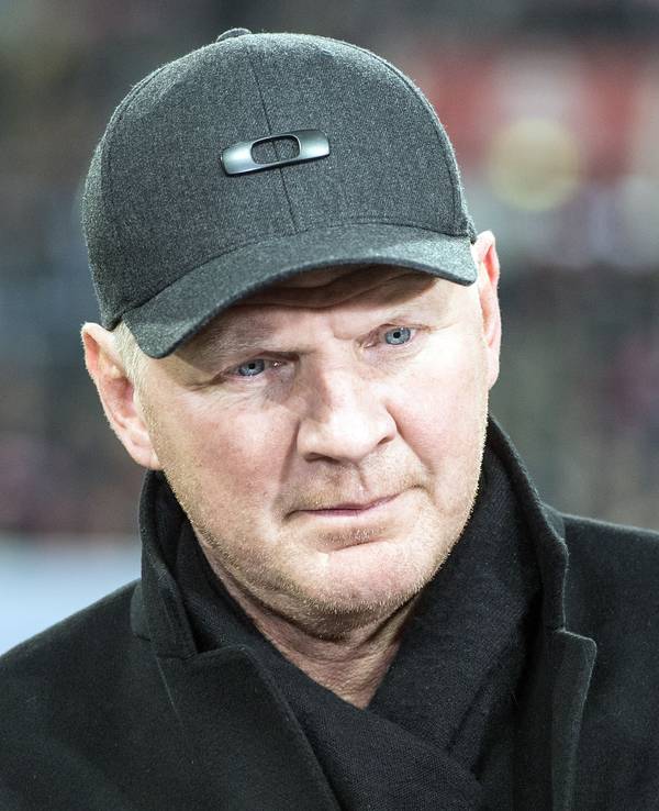 Der ehemalige Fußballspieler Stefan Effenberg steht als TV-Experte an der Seite.