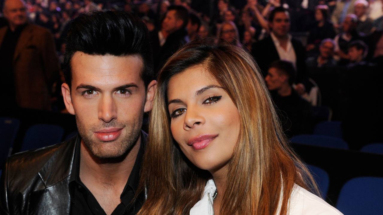 RTL-Dschungelcamp-Teilnehmer Indira Weis und Jay Khan schauen sich in der Porsche Arena in Stuttgart einen Box-Kampf an.