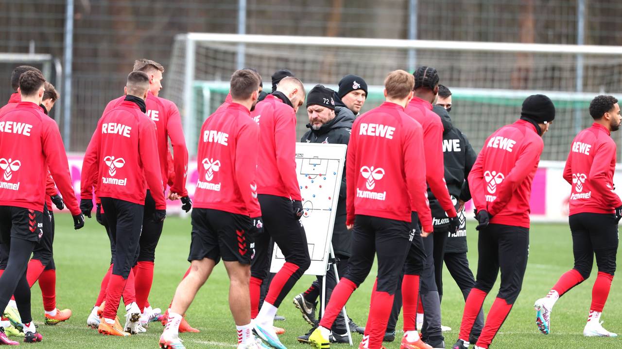 Steffen Baumgart und sein 1. FC Köln am Montag (23. Januar 2023) beim Abschlusstraining vorm Bayern-Spiel.