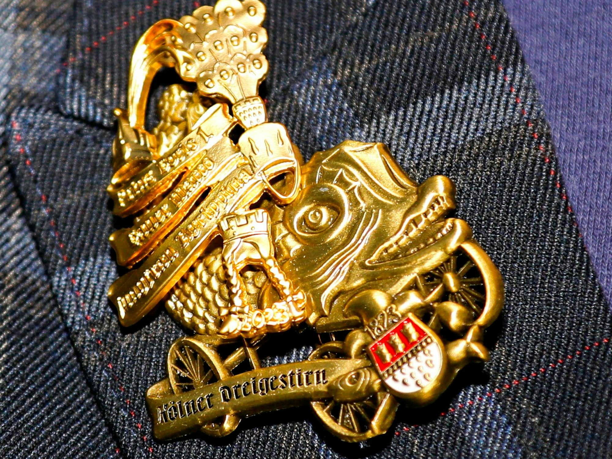 Prinzenspange des Kölner Dreigestirns 2023.