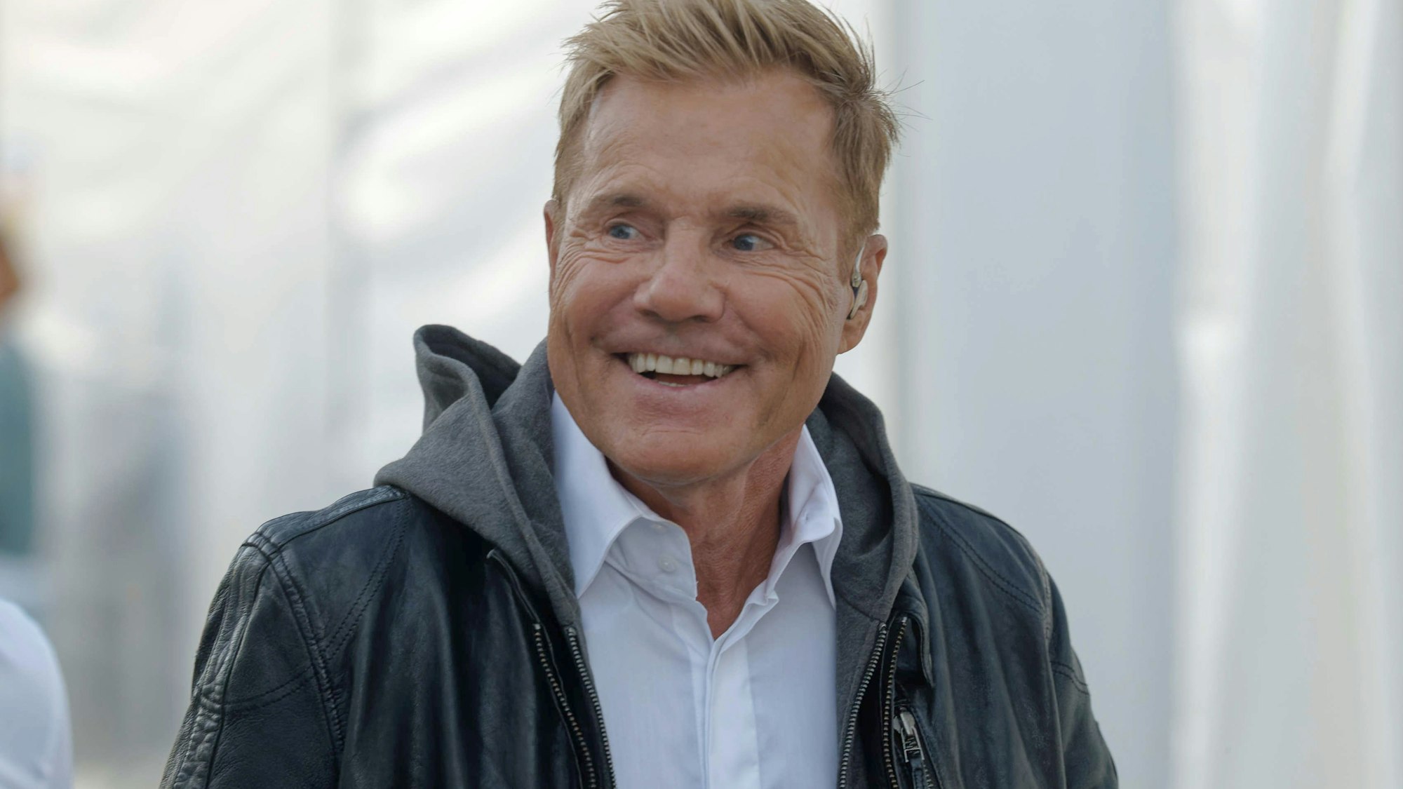Dieter Bohlen, Sänger, Produzent und RTL-Talentsucher, steht beim Schlager-Event „Lieblingslieder“ vor seinem Auftritt hinter der Bühne.