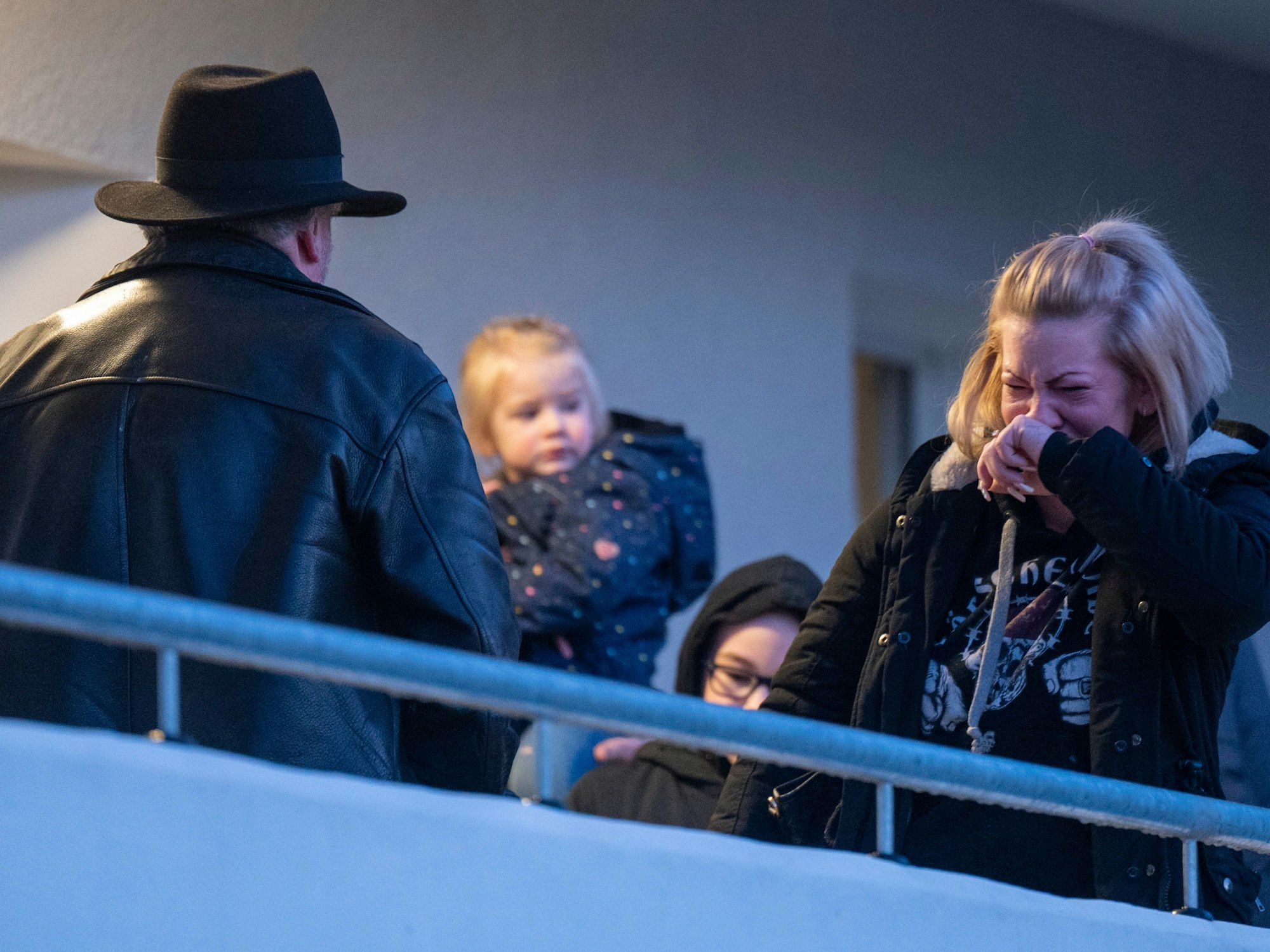 Zwangsräumung von sechsköpfiger Familie in Köln.