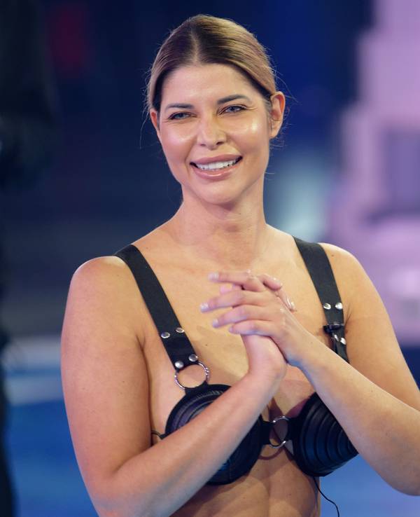 Model Micaela Schäfer steht beim Finale der Reality-Show „Promi Big Brother“ im Studio im Sat.1 Fernsehen.