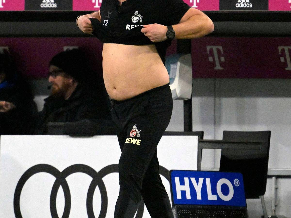 FC-Trainer Steffen Baumgart bauchfrei in München.