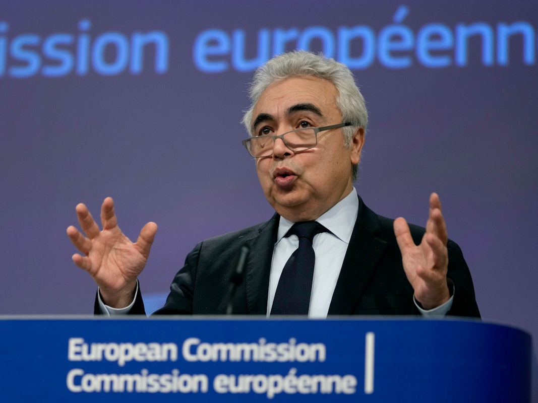 Der Exekutivdirektor der Internationalen Energieagentur Fatih Birol spricht während einer Medienkonferenz zum Thema Energie am EU-Hauptsitz in Brüssel.