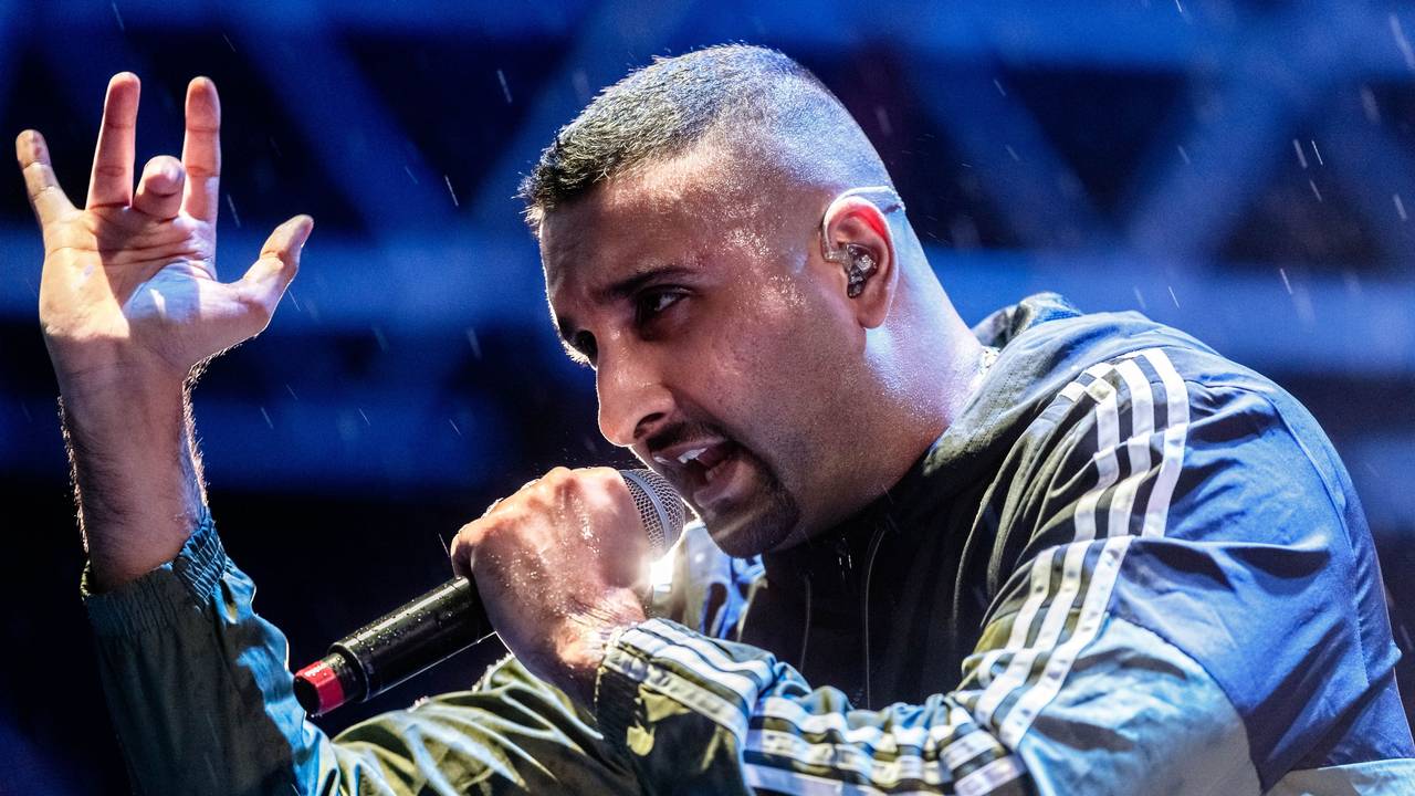 Der Rapper SSIO tritt am 18.08.2017 in Hamburg auf dem Dockville-Festival auf.