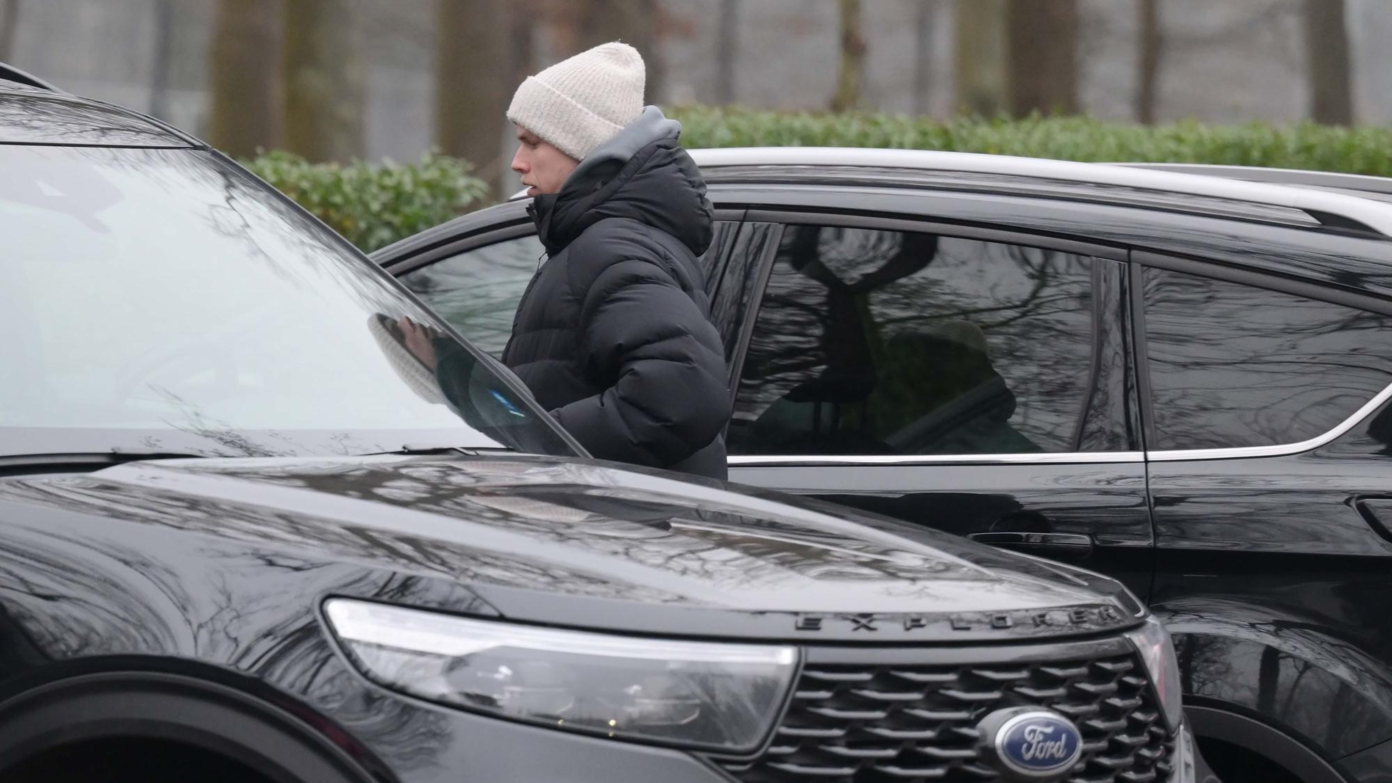 Ondrej Duda steigt am Geißbockheim in sein Auto.