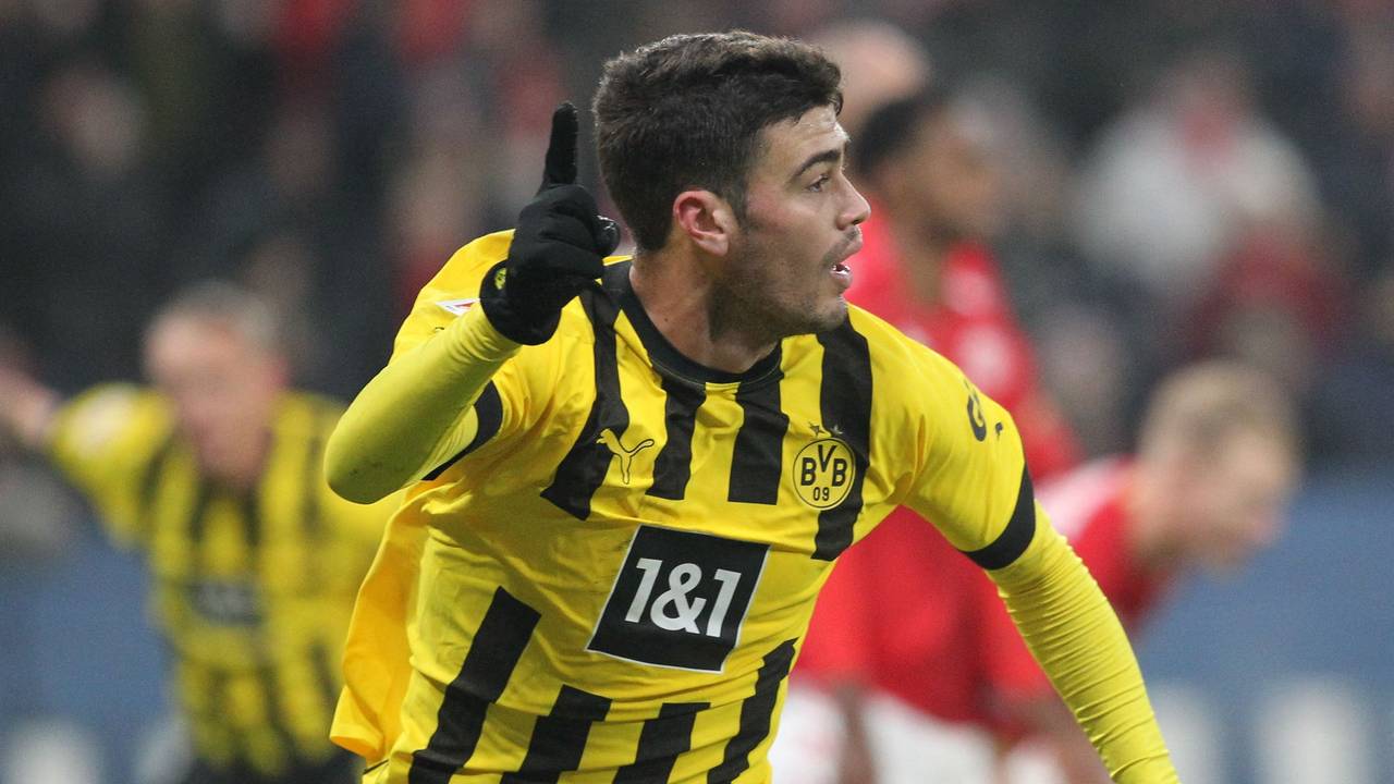 Giovanni Reyna bejubelt seinen Treffer.