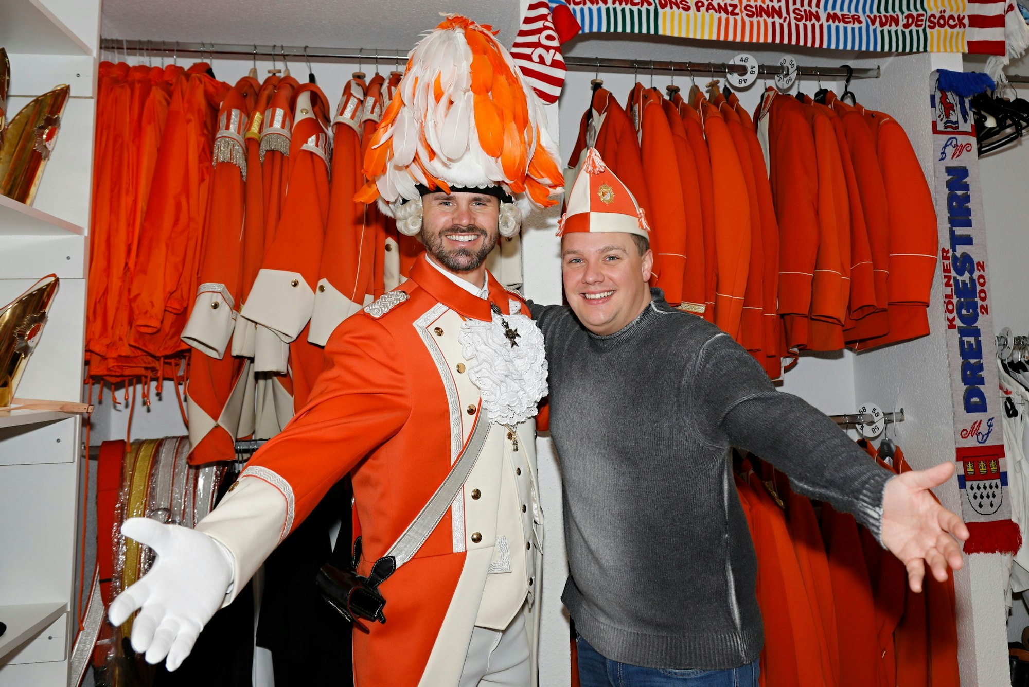 Tadaa: Auf Einladung von Michael Gerhold fährt Thore Schölermann Rosenmontag 2023 bei der Nippeser Bürgerwehr mit.