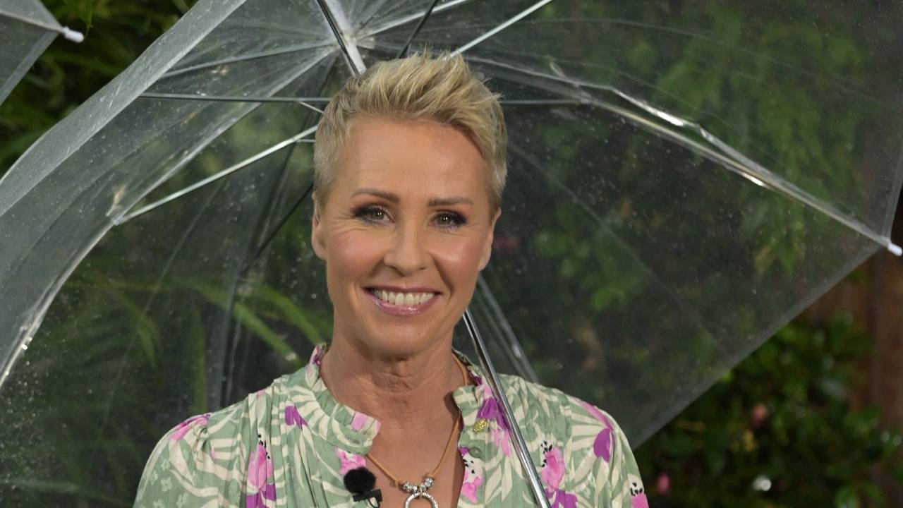 Tag 2 im Dschungelcamp: Sonja Zietlow freut sich auf die anstehende Dschungelprüfung „Hor-Rohr“.