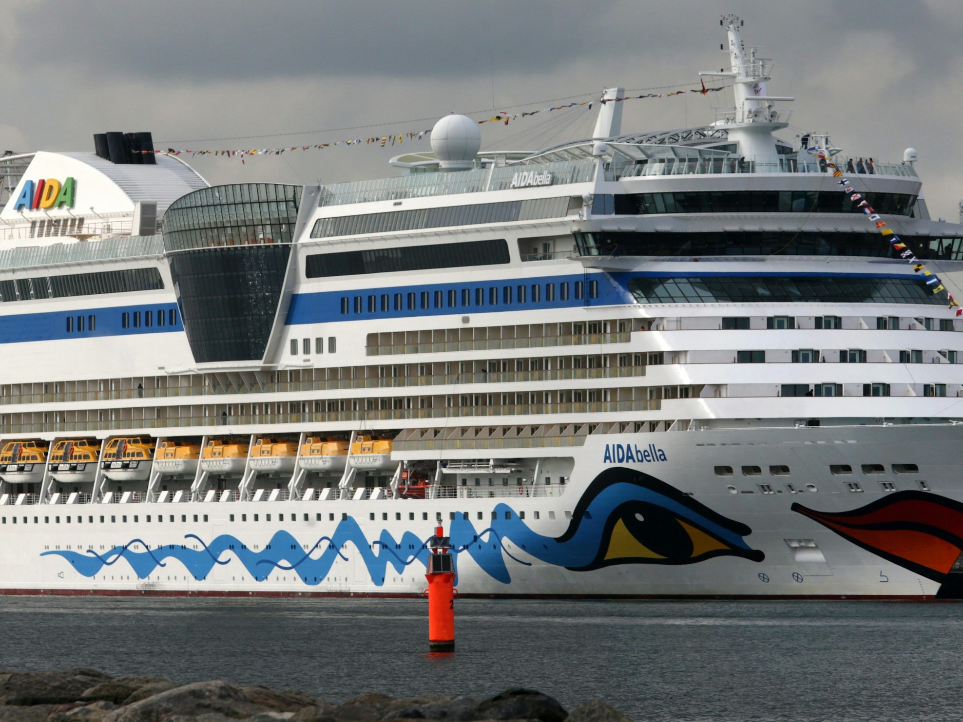 Aufgrund eines Notfalls auf dem Kreuzfahrtschiff von Aida musste die Küstenwache kommen.