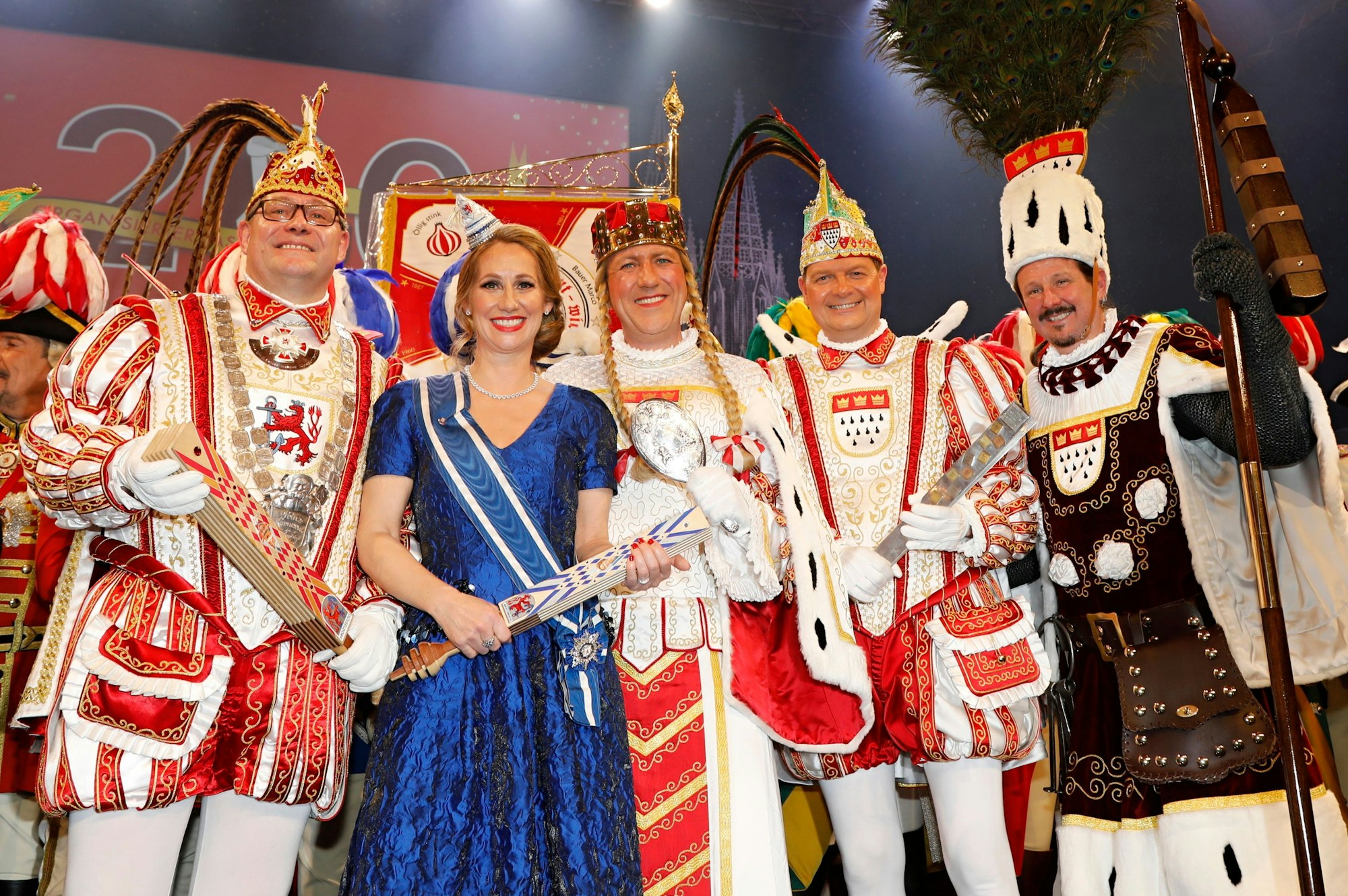 Das Kölner Dreigestirn mit dem Düsseldorfer Prinzenpaar am Mittwoch (26. Januar) im Kölner Gürzenich.