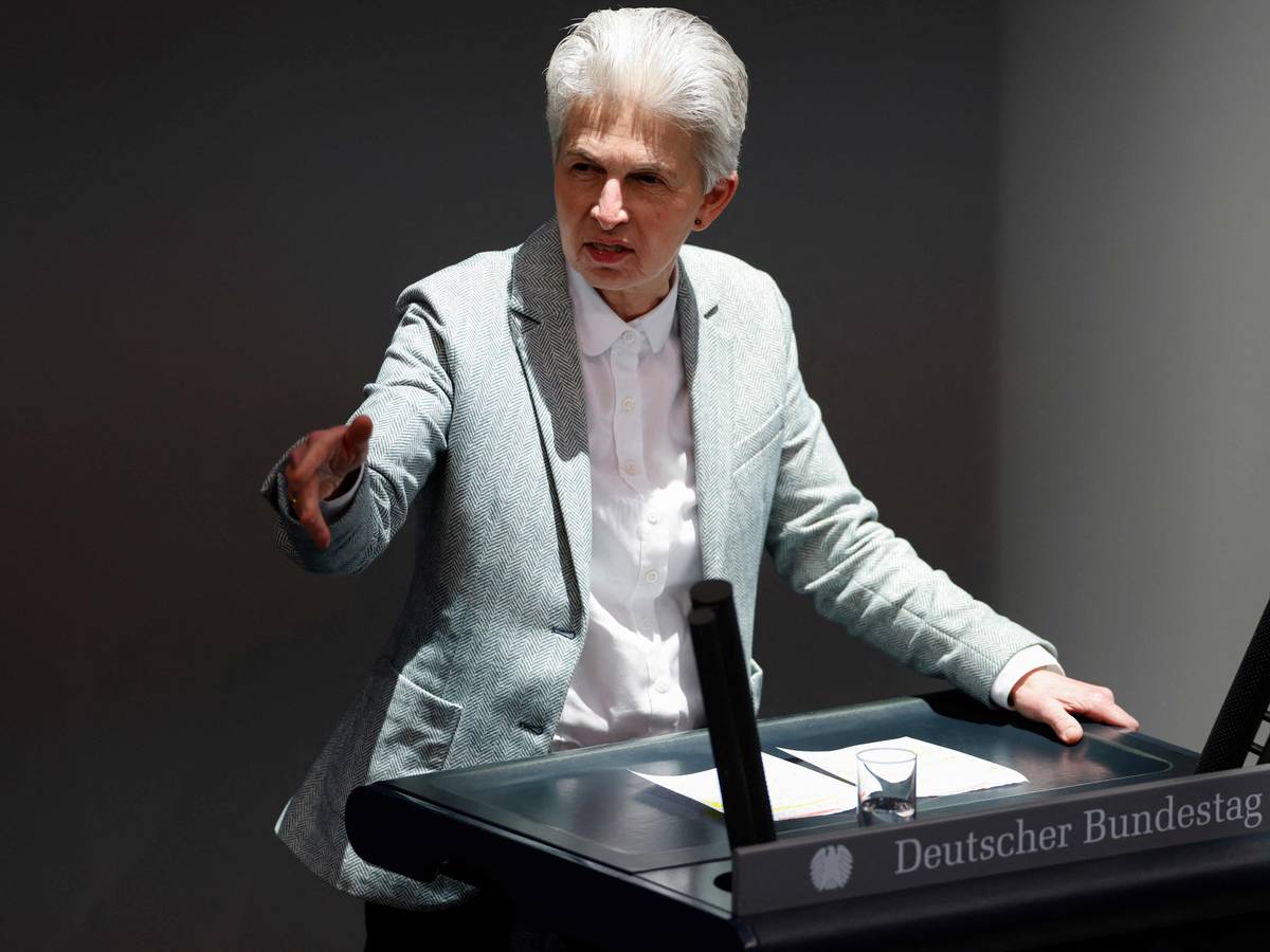 Marie-Agnes Strack-Zimmermann (FDP), hier am 19. Januar im Bundestag, fordert sein Monaten schwere Waffen und Panzer für die Ukraine.