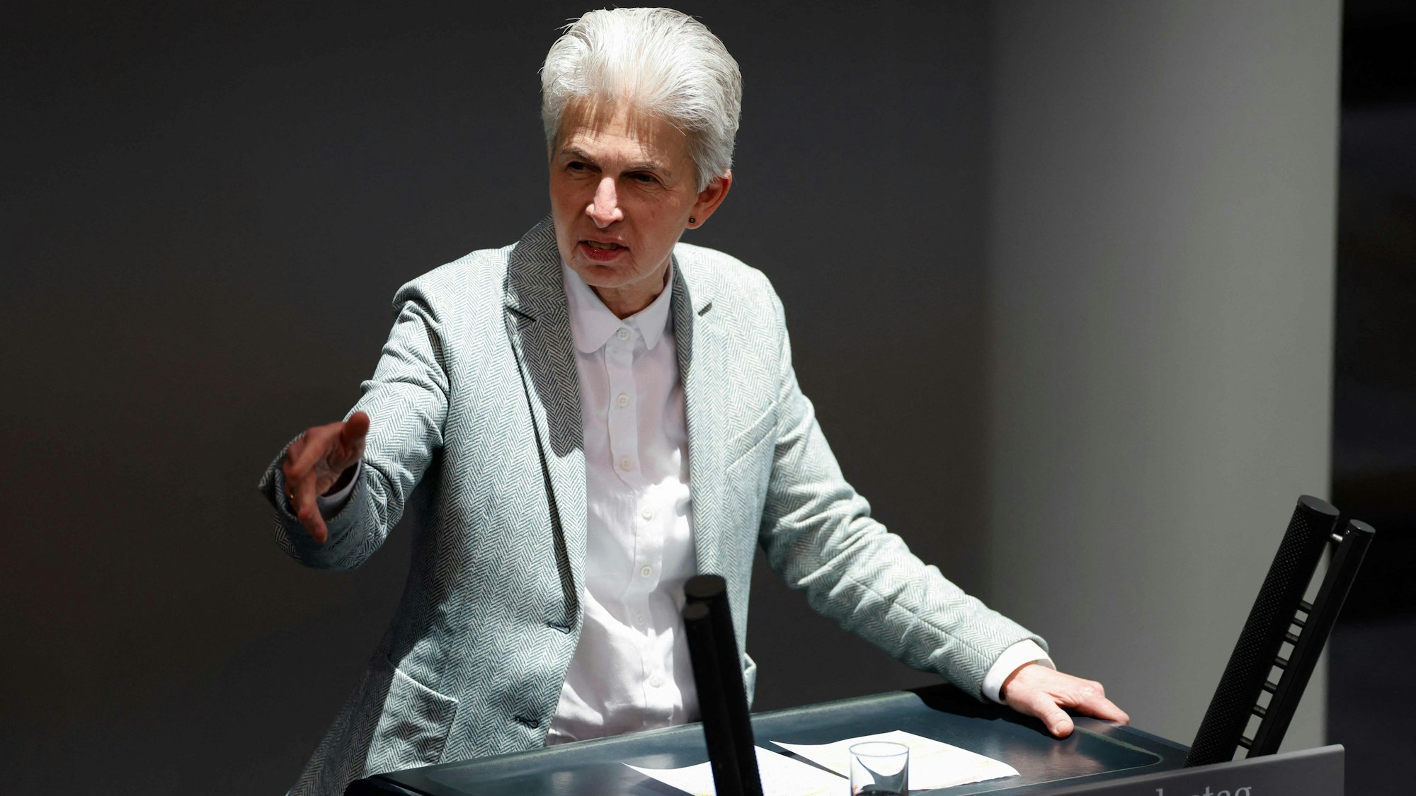 Marie-Agnes Strack-Zimmermann (FDP), hier am 19. Januar im Bundestag, fordert sein Monaten schwere Waffen und Panzer für die Ukraine.