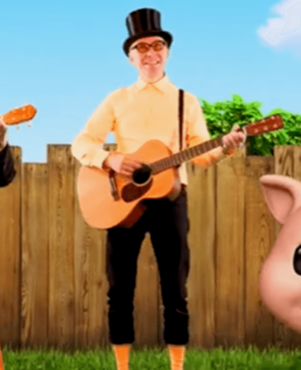 Das Gesangsduo Zwei Hillije in einem Musik-Video.
