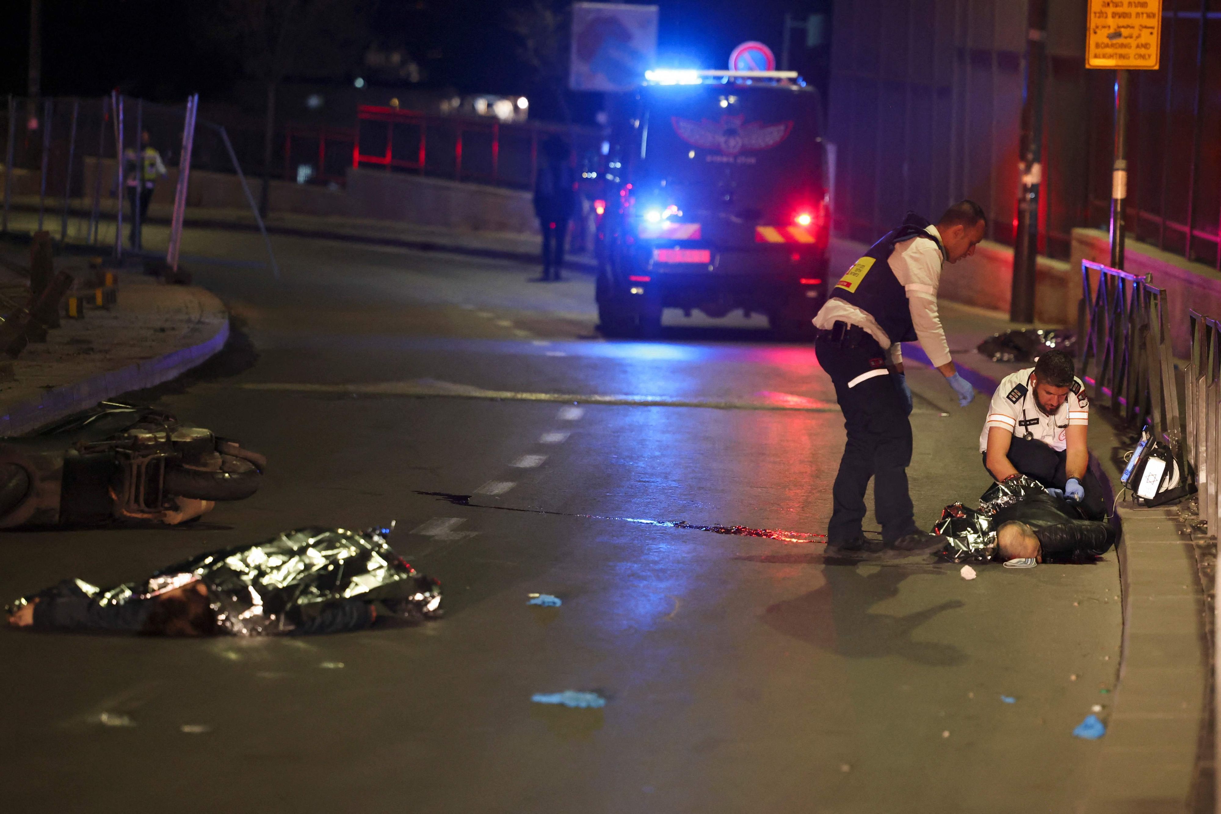 Die Polizei nach den tödlichen Schüssen am Tatort in Ost-Jerusalem.