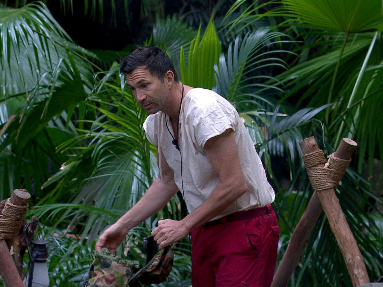 Tag 15 im Dschungelcamp: Der Streit zwischen Lucas, Gigi und Papis schwebt weiterhin über dem Camp. Am Morgen nimmt sich Claudia direkt Lucas Cordalis zur Seite.