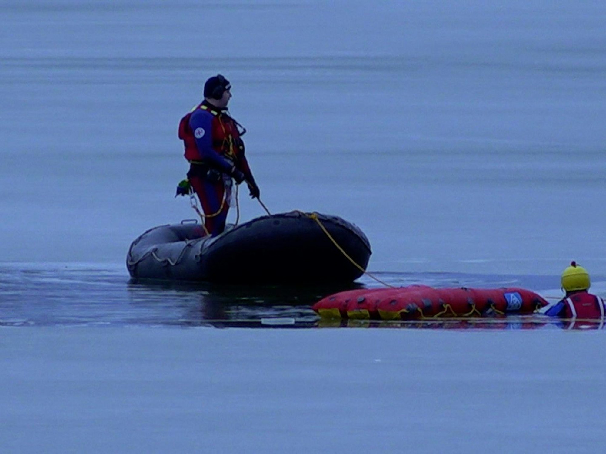 Taucher sind in einem Stausee in Südthüringen im Einsatz.