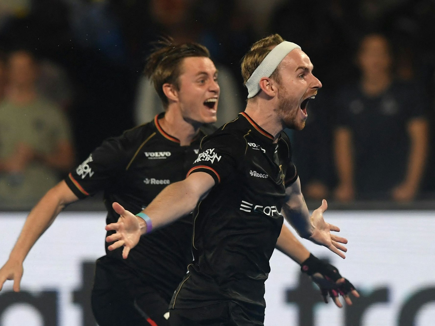 Die deutschen Hockey-Spieler freuen sich.