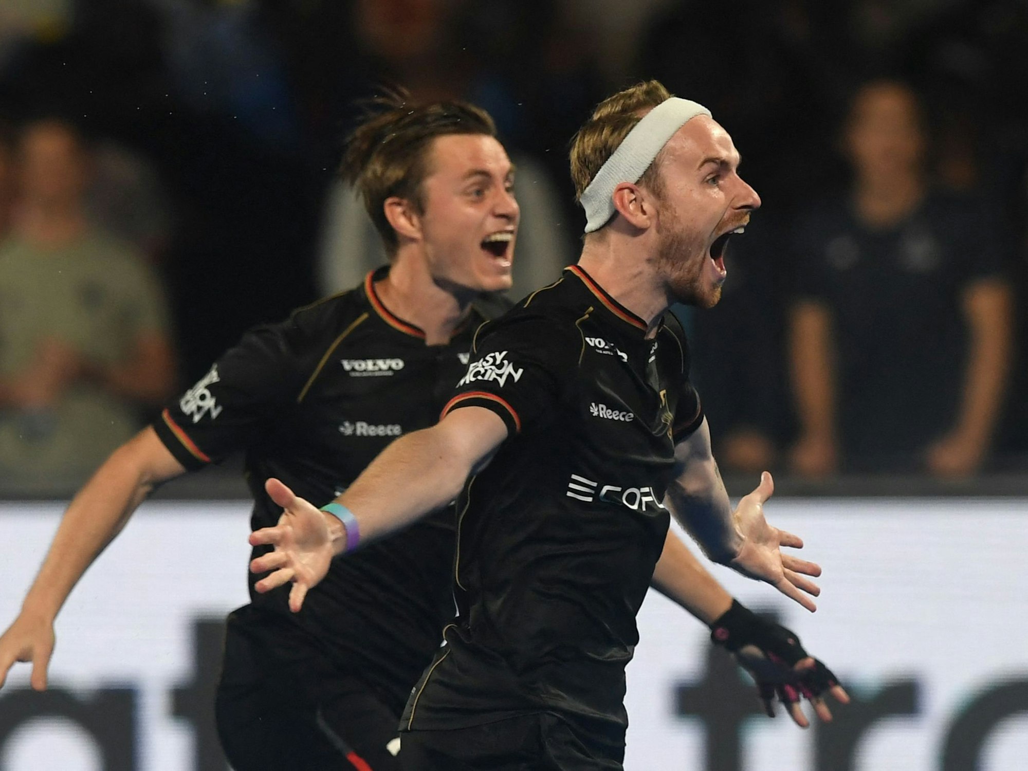 Die deutschen Hockey-Spieler freuen sich.