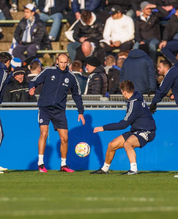1. Bundesliga, Training des FC Schalke 04 vor dem Spiel gegen Köln.