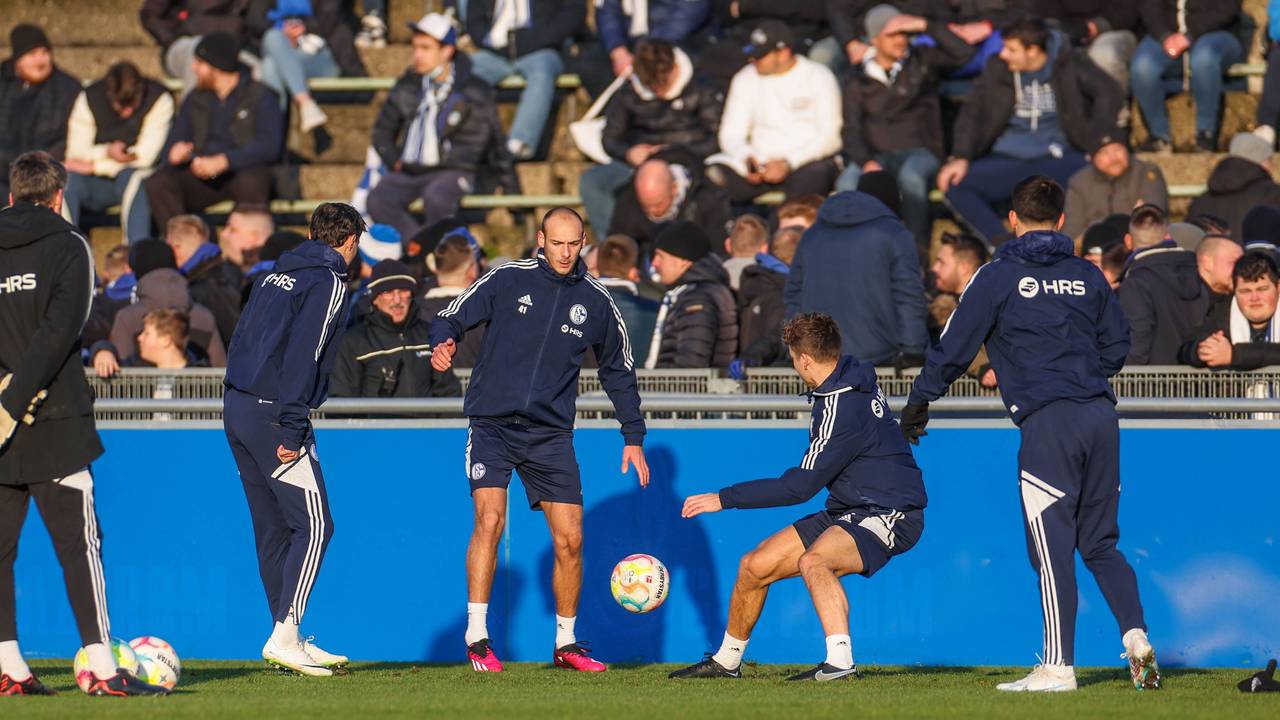 1. Bundesliga, Training des FC Schalke 04 vor dem Spiel gegen Köln.