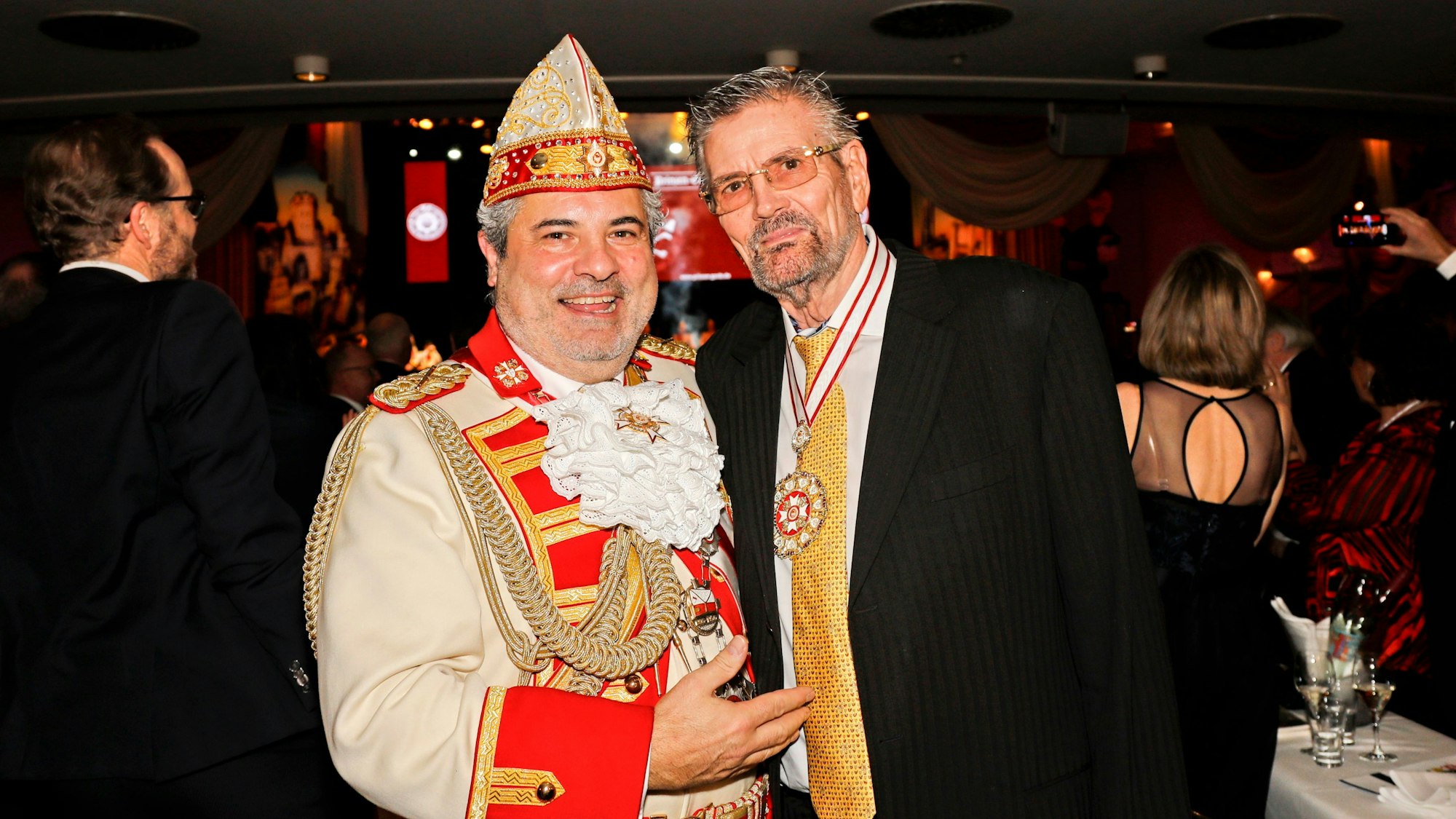 Model-Papa Günther Klum und Dino Massi, Präsident der Prinzen-Garde.