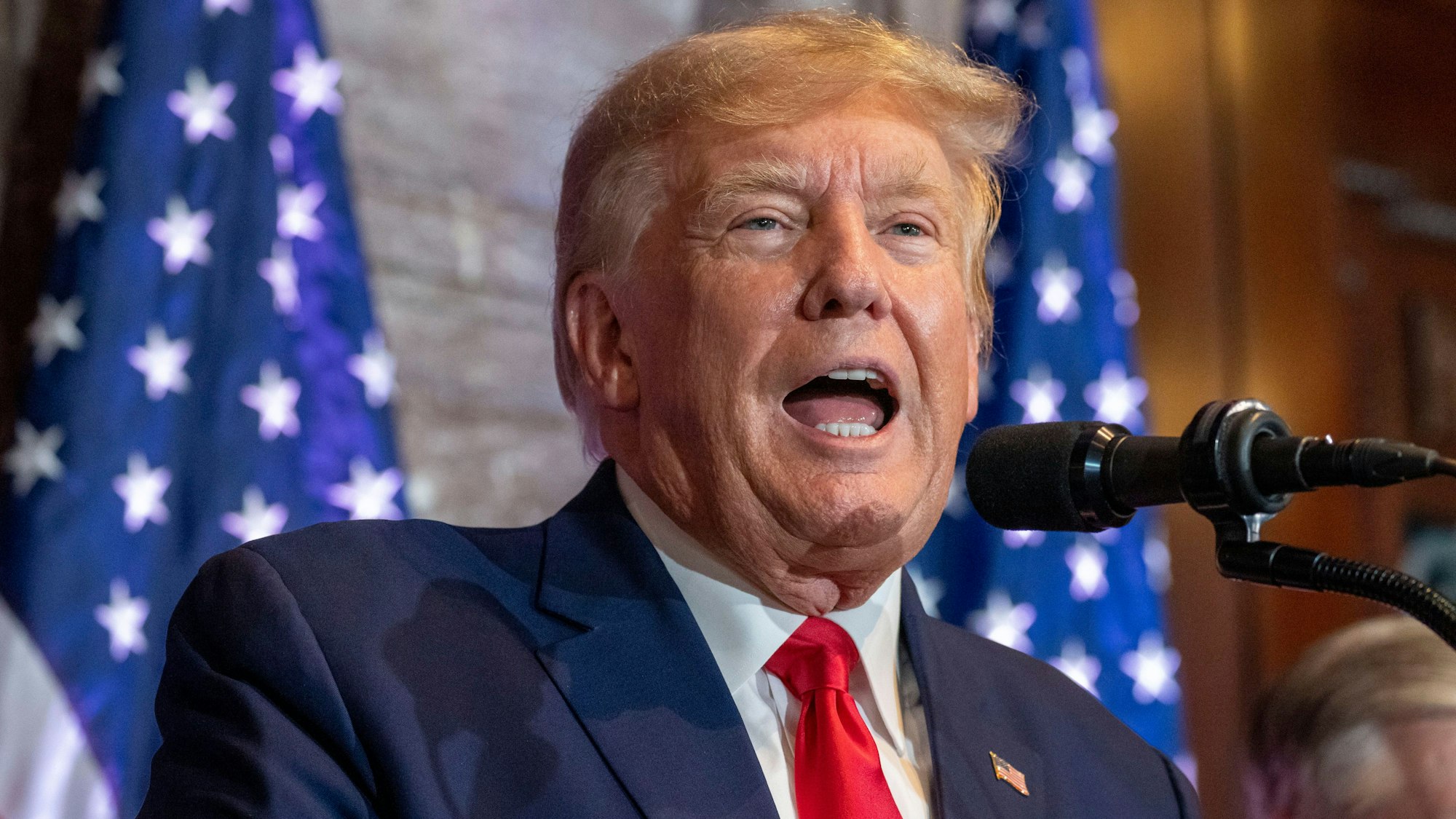 Donald Trump spricht am 28. Januar 2023 bei einer Wahlkampfveranstaltung im South Carolina Statehouse.