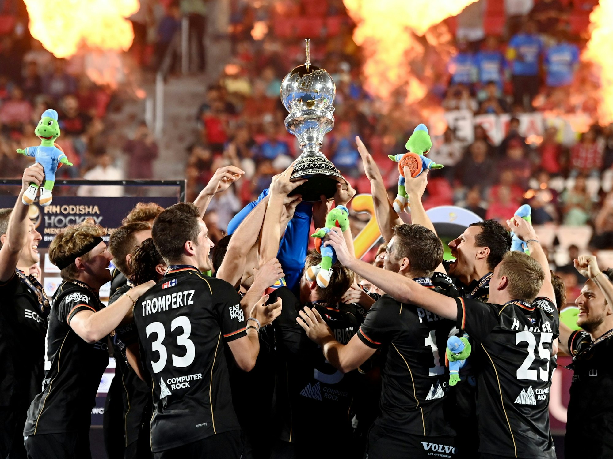 Hockey-WM: Deutschland feiert nach dem Sieg gegen Belgien den Titelgewinn.