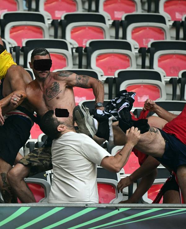 Gewalt-Szenen auf der Tribüne im Stadion von Nizza vor dem Spiel in der Conference League gegen den 1. FC Köln.