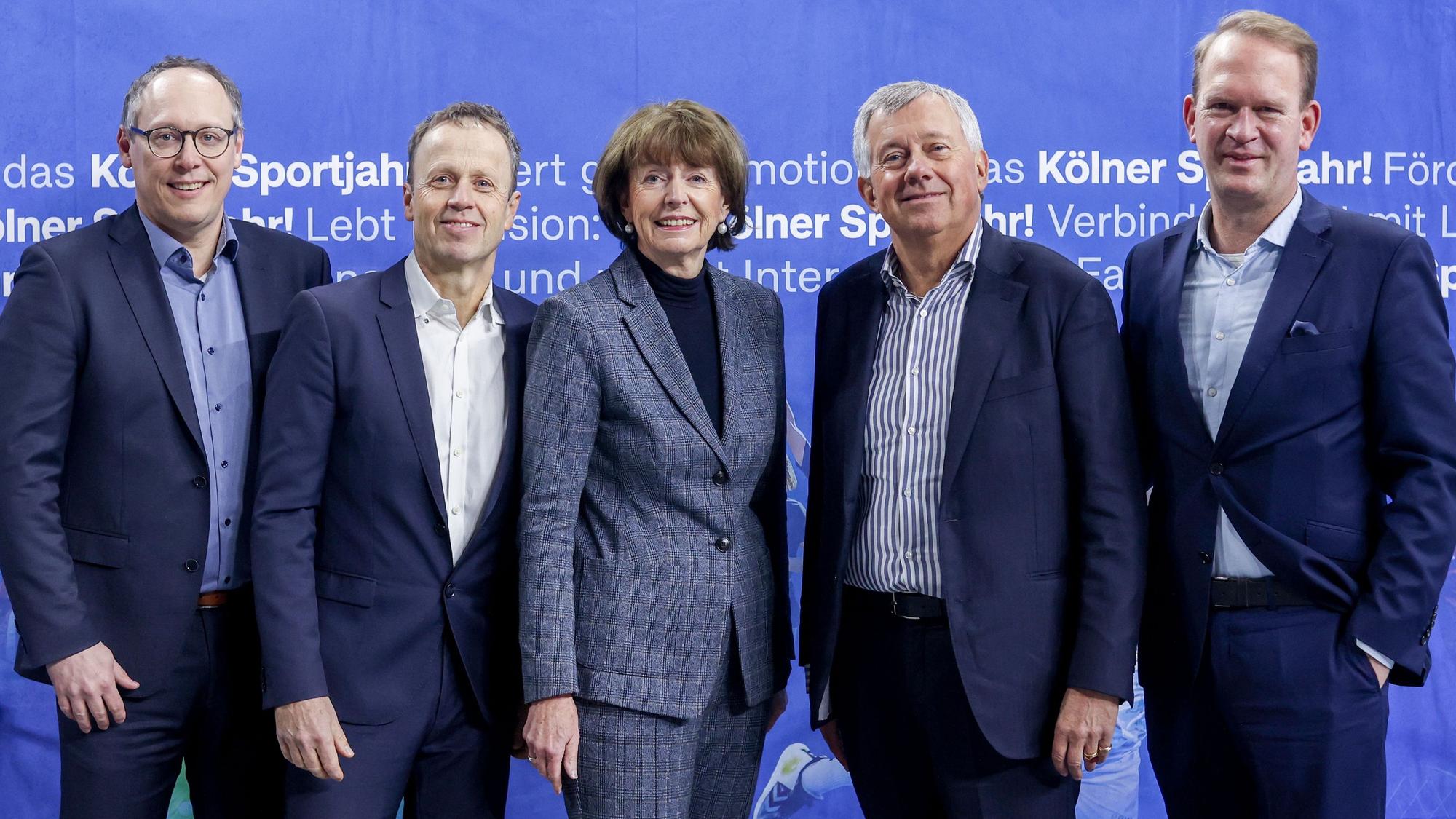 Pressekonferenz zum Kölner Sportjahr 2023 in der Lanxess-Arena in Köln mit Mark Schober, Frank Bohmann, OB Henriette Reker, Michael Wiederer und Stefan Löcher.