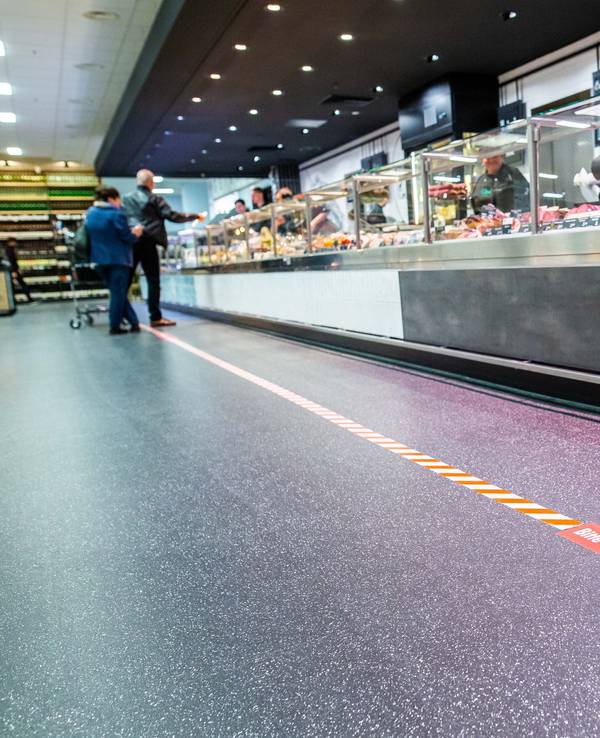 Blick auf die Fleisch- und Wursttheke eines Supermarktes in Rheinfelden (Archivbild vom März 2020).