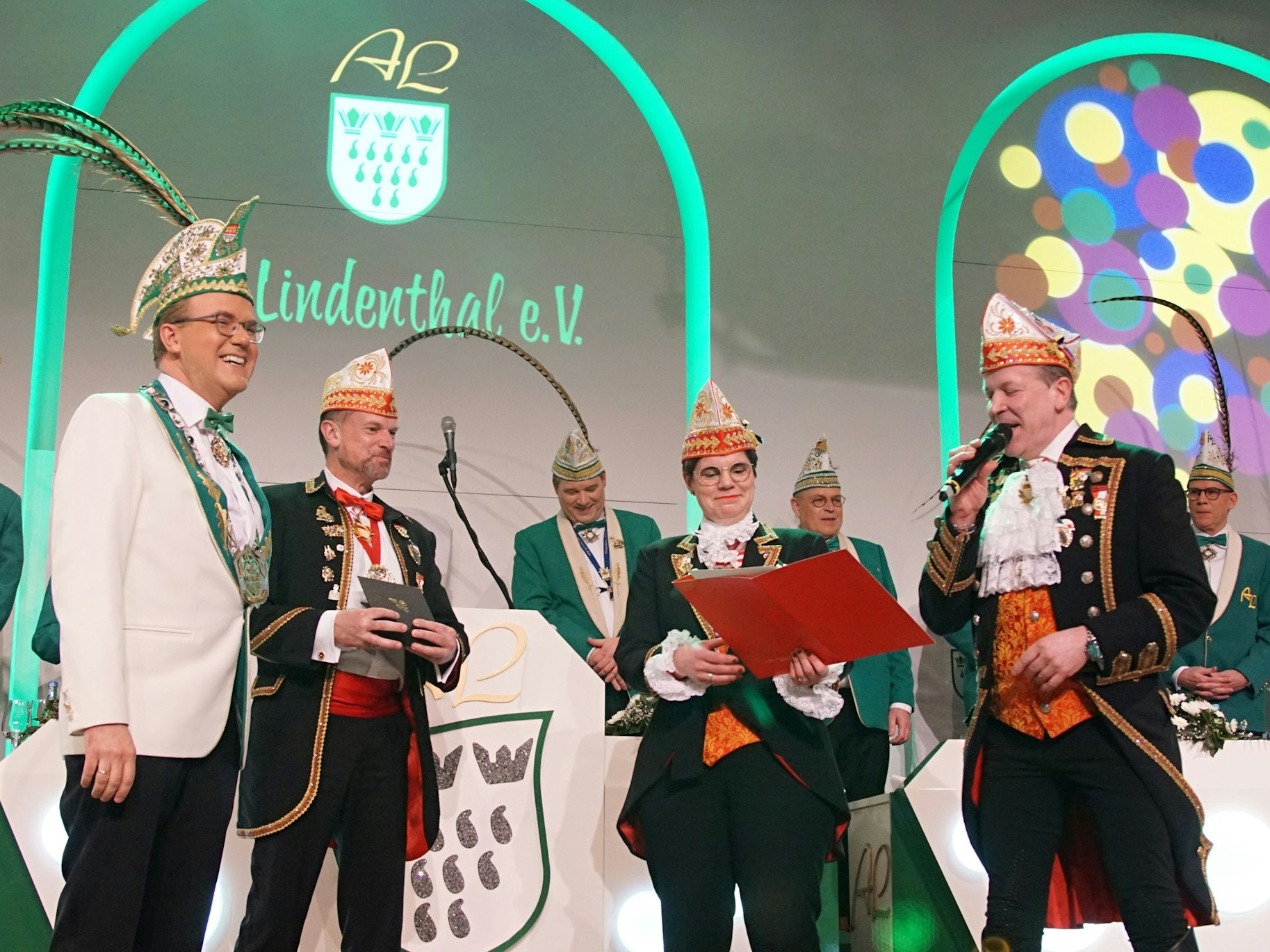 Christoph Kuckelnkorn bei der KG Alt-Lindenthal auf der Bühne.