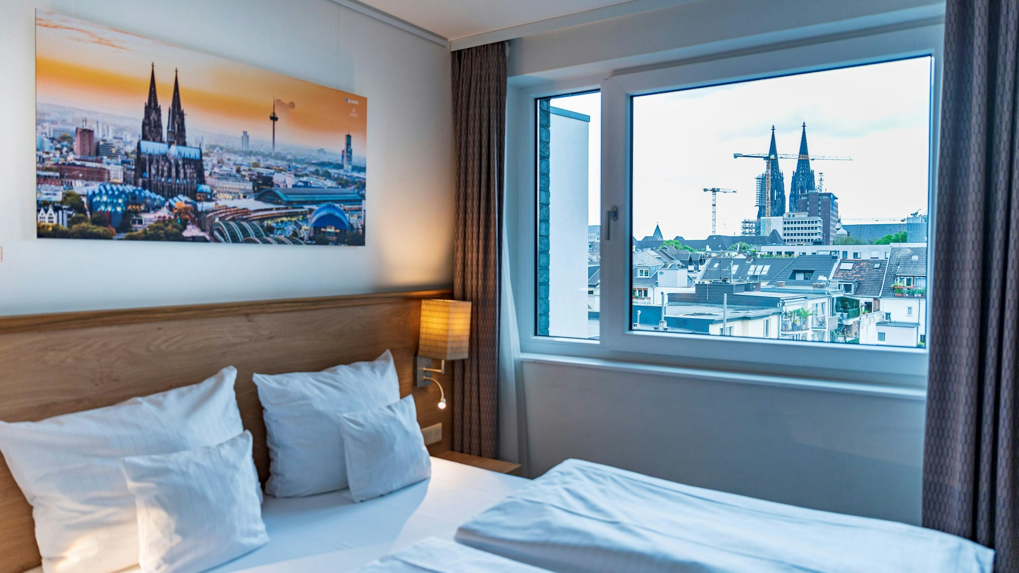 Doppelzimmer mit doppeltem Blick auf den Kölner Dom